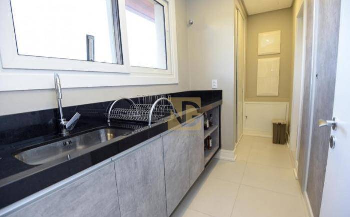 Apartamento à venda com 3 quartos, 204m² - Foto 18