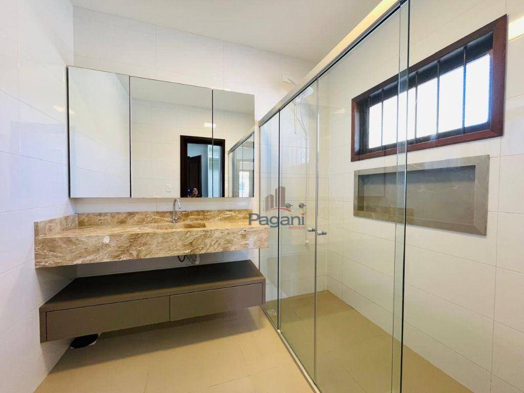 Casa, 4 quartos, 259 m² - Foto 13