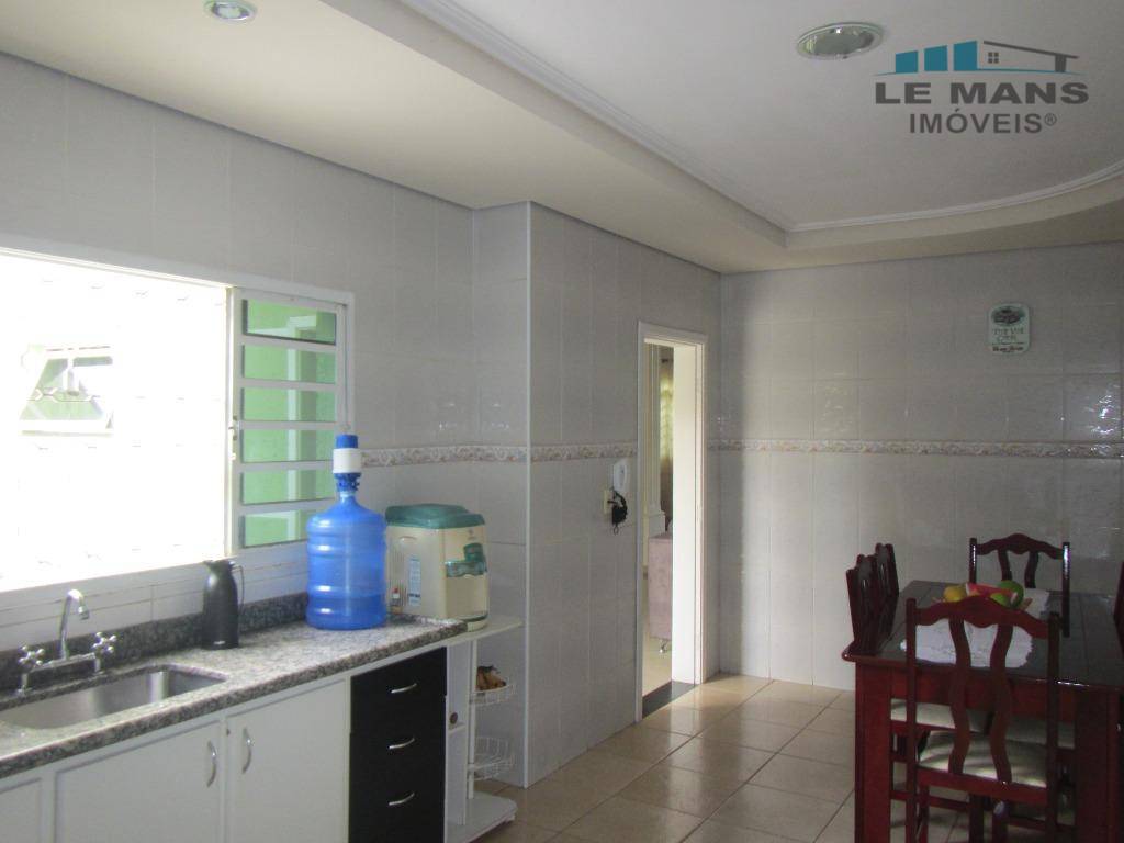 Casa à venda com 3 quartos, 197m² - Foto 10