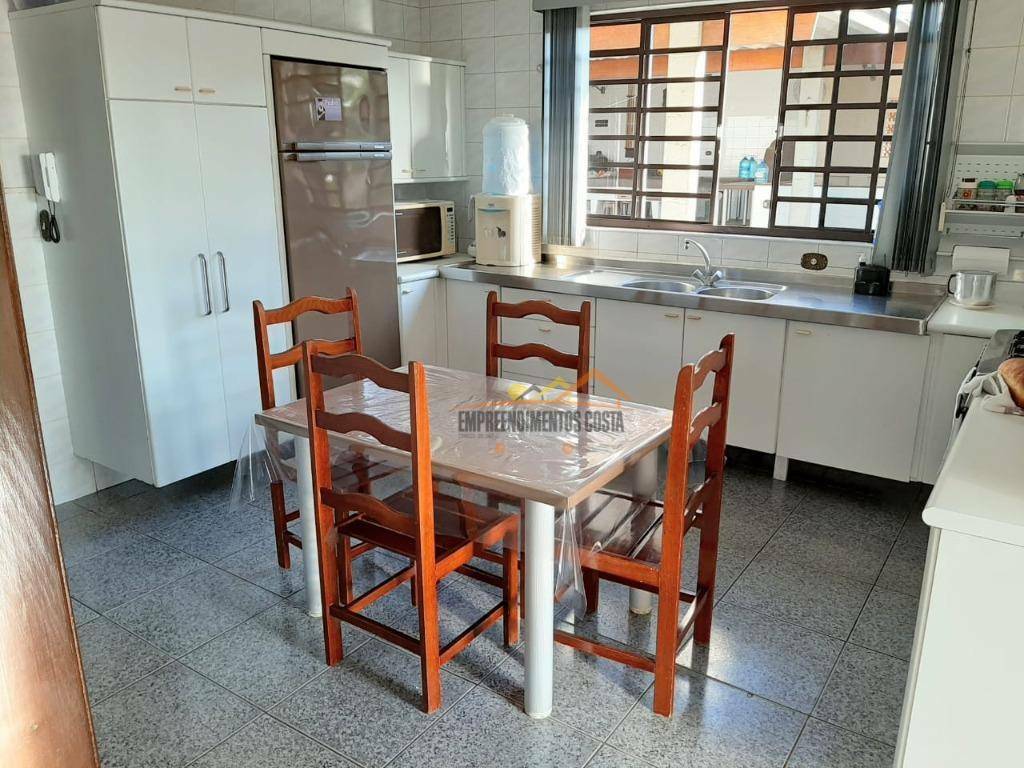 Casa à venda com 4 quartos, 286m² - Foto 14