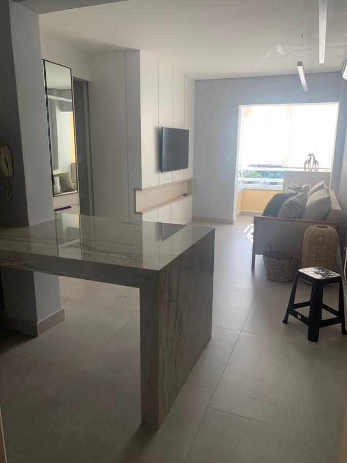 Apartamento à venda com 2 quartos, 67m² - Foto 2