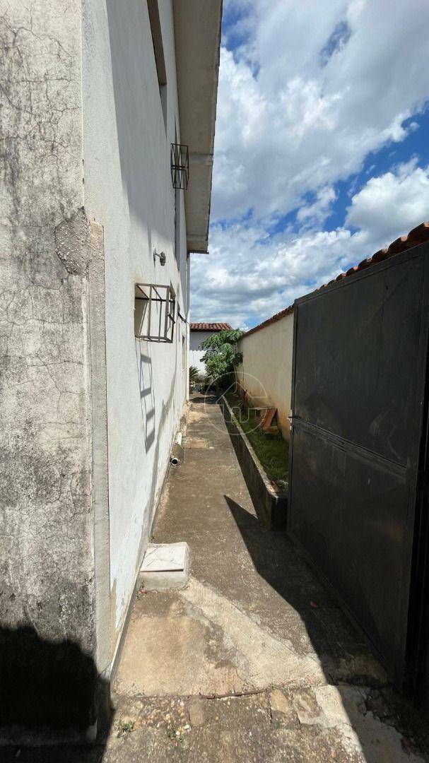 Casa para alugar com 4 quartos, 250m² - Foto 3