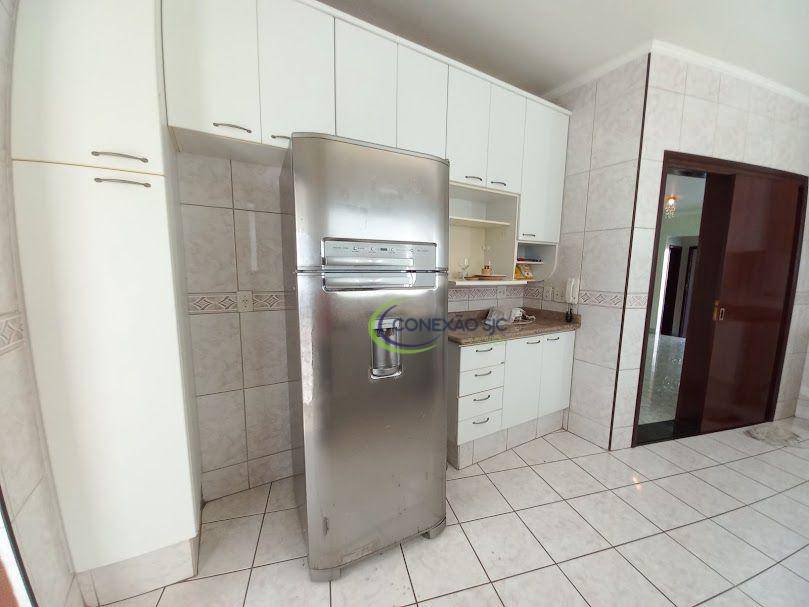Sobrado à venda e aluguel com 4 quartos, 270m² - Foto 14