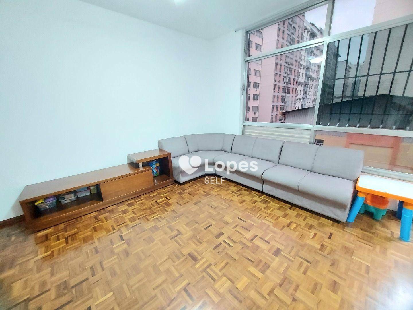 Apartamento à venda com 3 quartos, 125m² - Foto 2