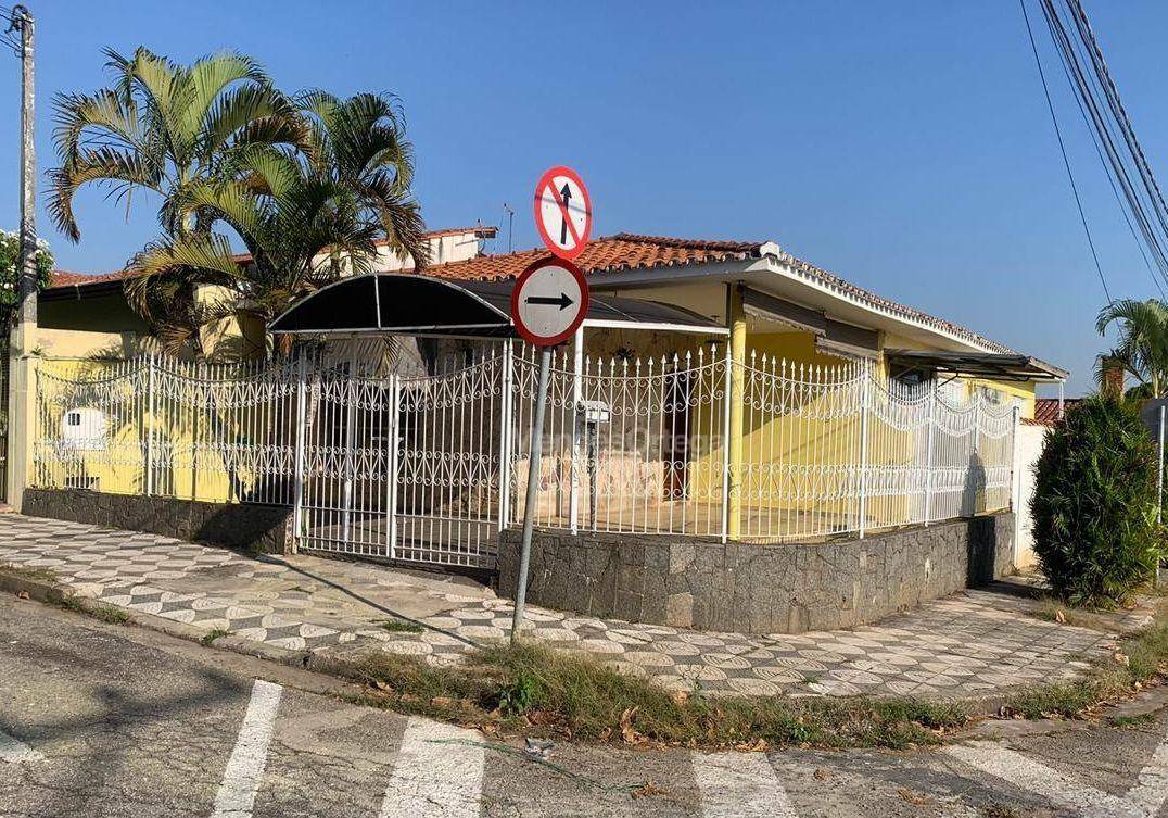 Casa para alugar com 3 quartos, 172m² - Foto 1