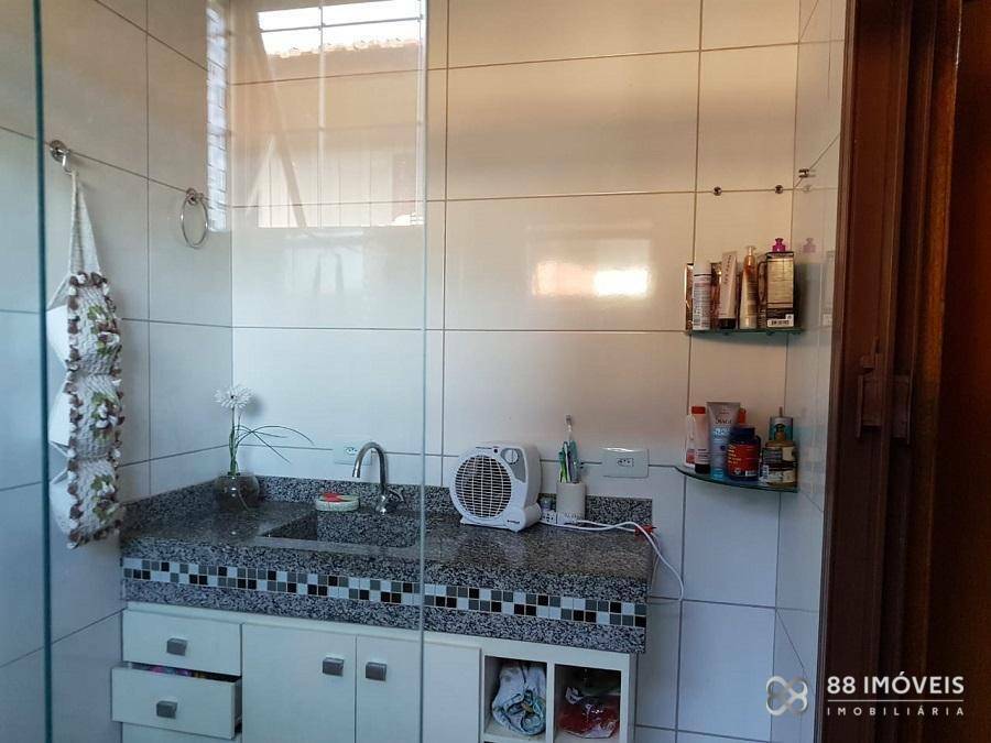 Casa à venda com 3 quartos, 180m² - Foto 9