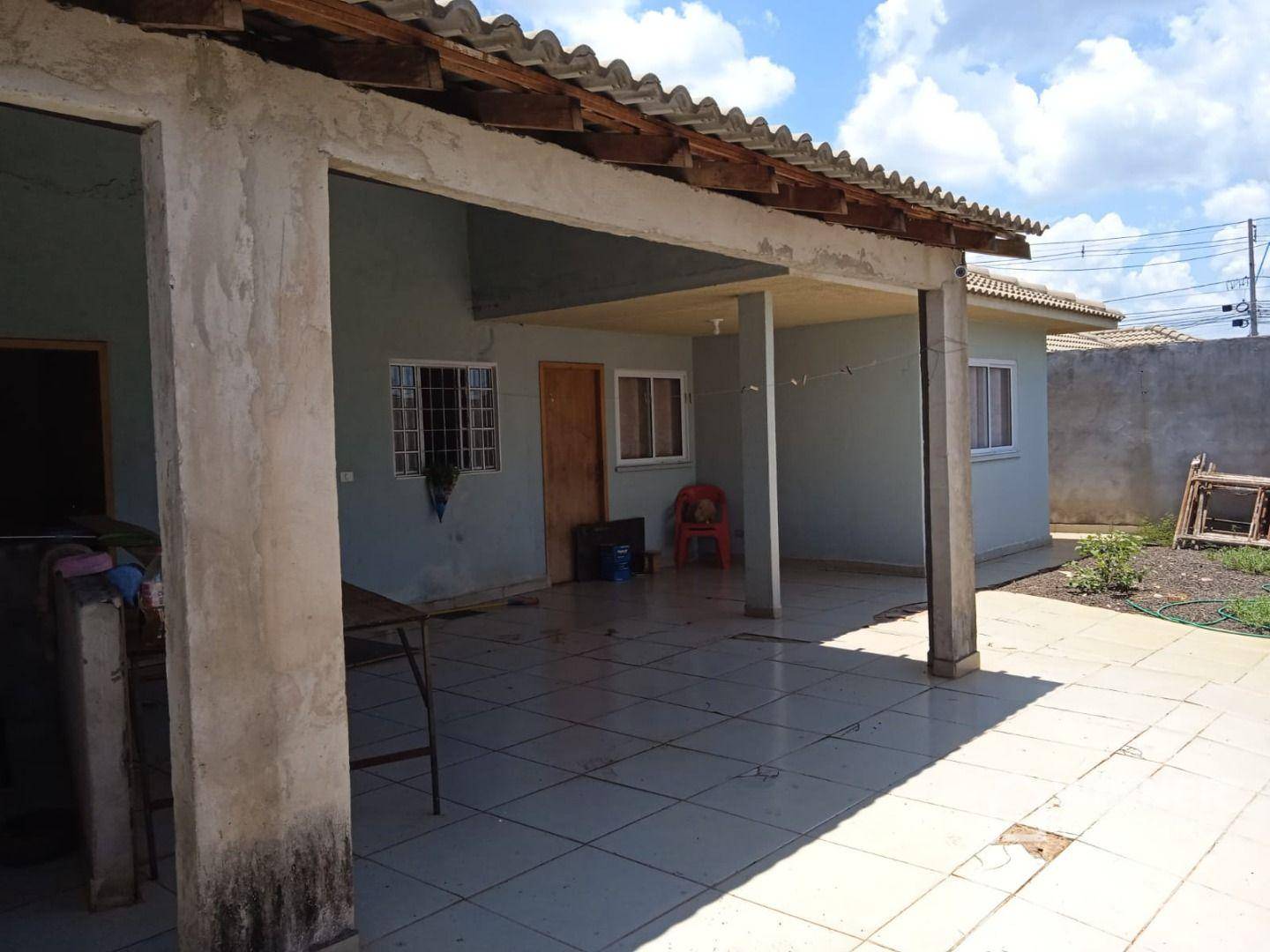 Casa à venda com 4 quartos, 240m² - Foto 1