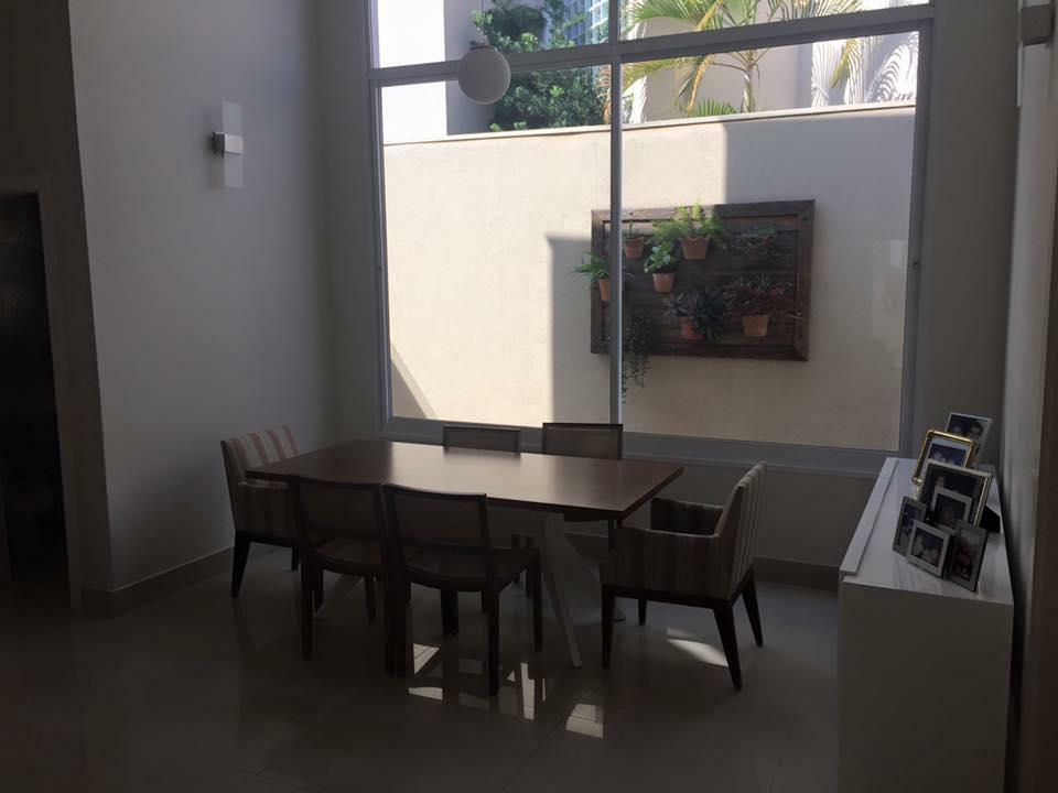 Casa de Condomínio à venda com 4 quartos, 330m² - Foto 4