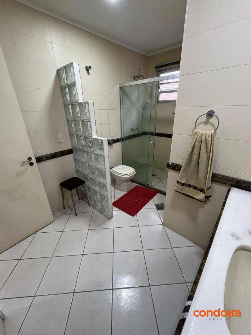 Casa para alugar com 4 quartos, 221m² - Foto 16