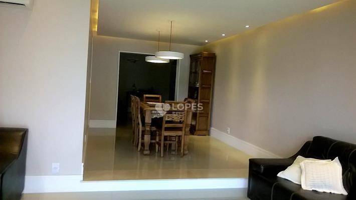 Casa à venda com 3 quartos, 190m² - Foto 1