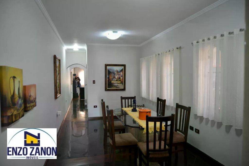 Sobrado à venda com 4 quartos, 390m² - Foto 1