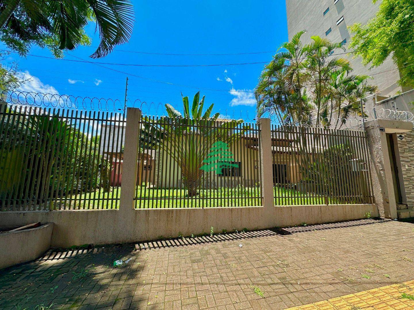 Casa para alugar com 3 quartos, 400m² - Foto 1