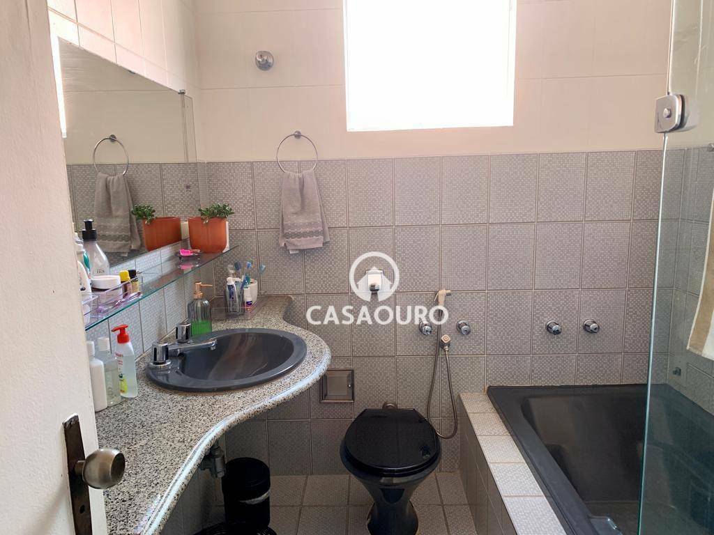 Casa à venda com 4 quartos, 251m² - Foto 18