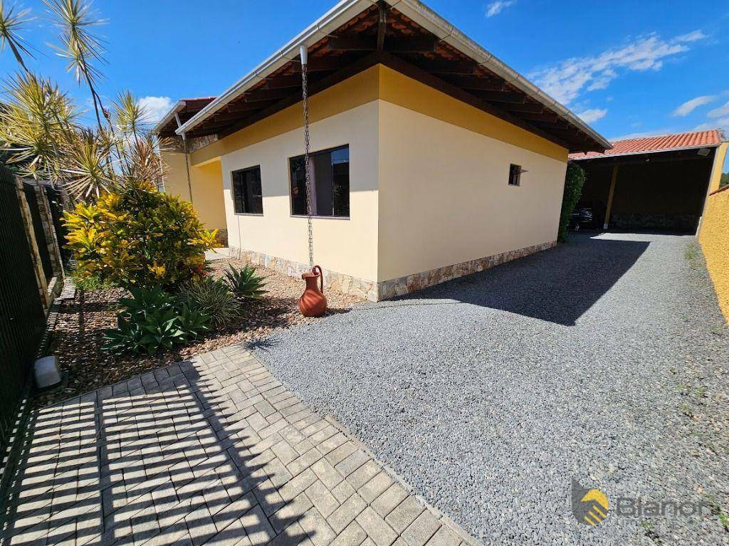 Casa à venda com 3 quartos, 240m² - Foto 2