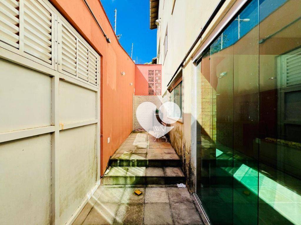 Casa de Condomínio para alugar com 4 quartos, 180m² - Foto 3