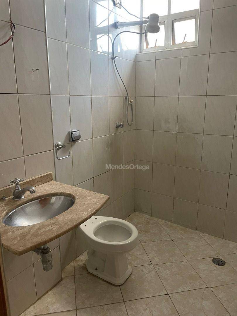 Apartamento para alugar com 3 quartos, 130m² - Foto 17