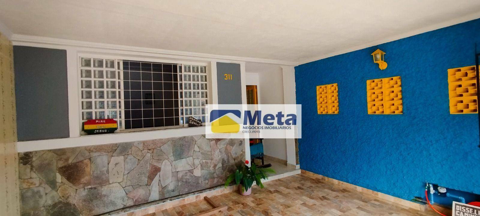 Casa à venda com 2 quartos, 100m² - Foto 1