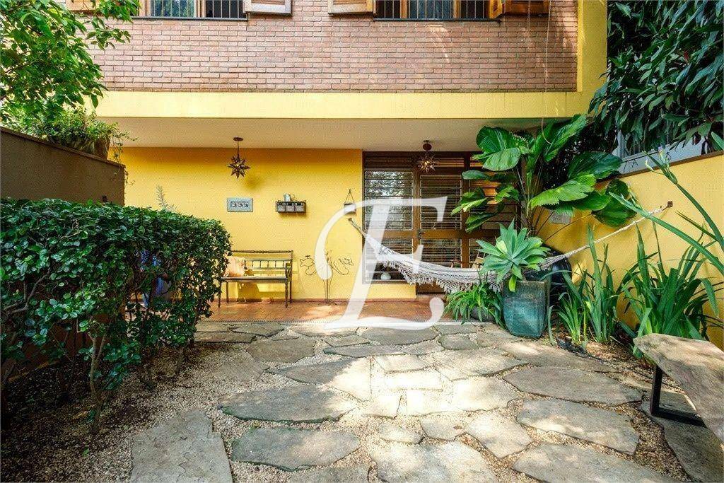 Casa à venda com 4 quartos, 304m² - Foto 2