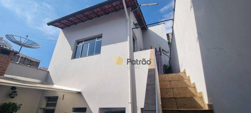 Sobrado à venda com 3 quartos, 205m² - Foto 2