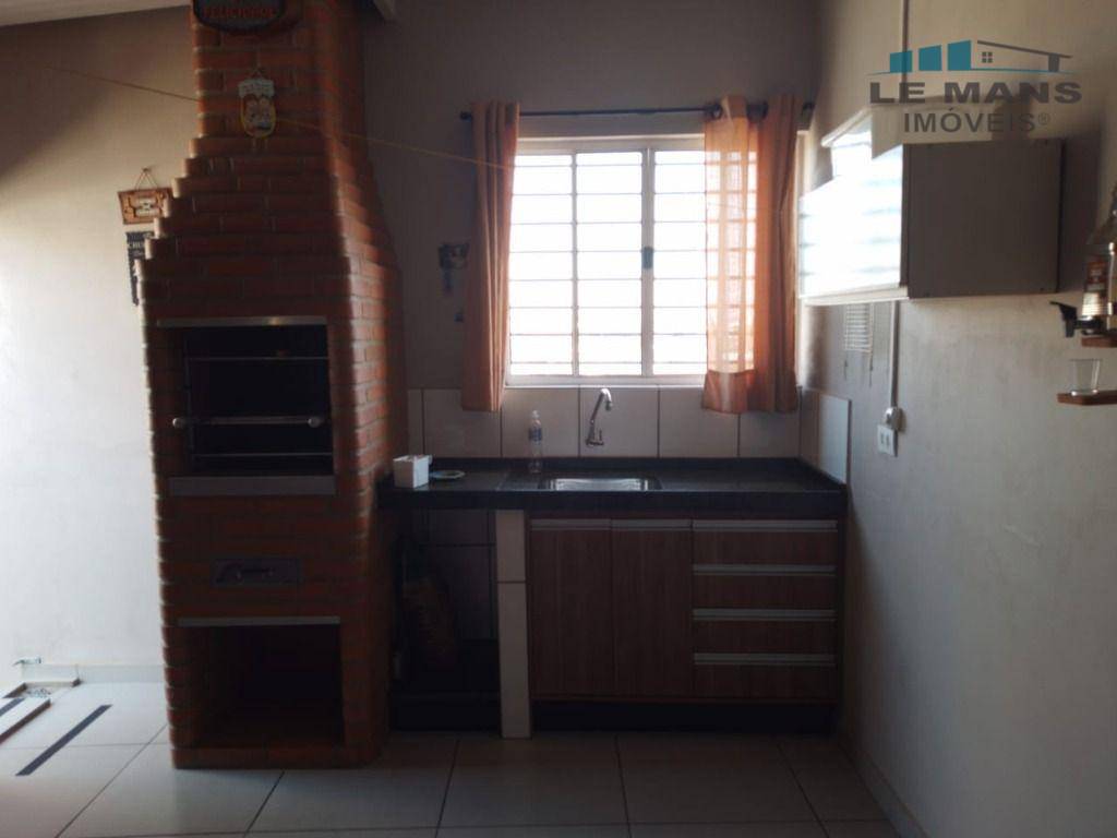 Casa à venda com 3 quartos, 131m² - Foto 2