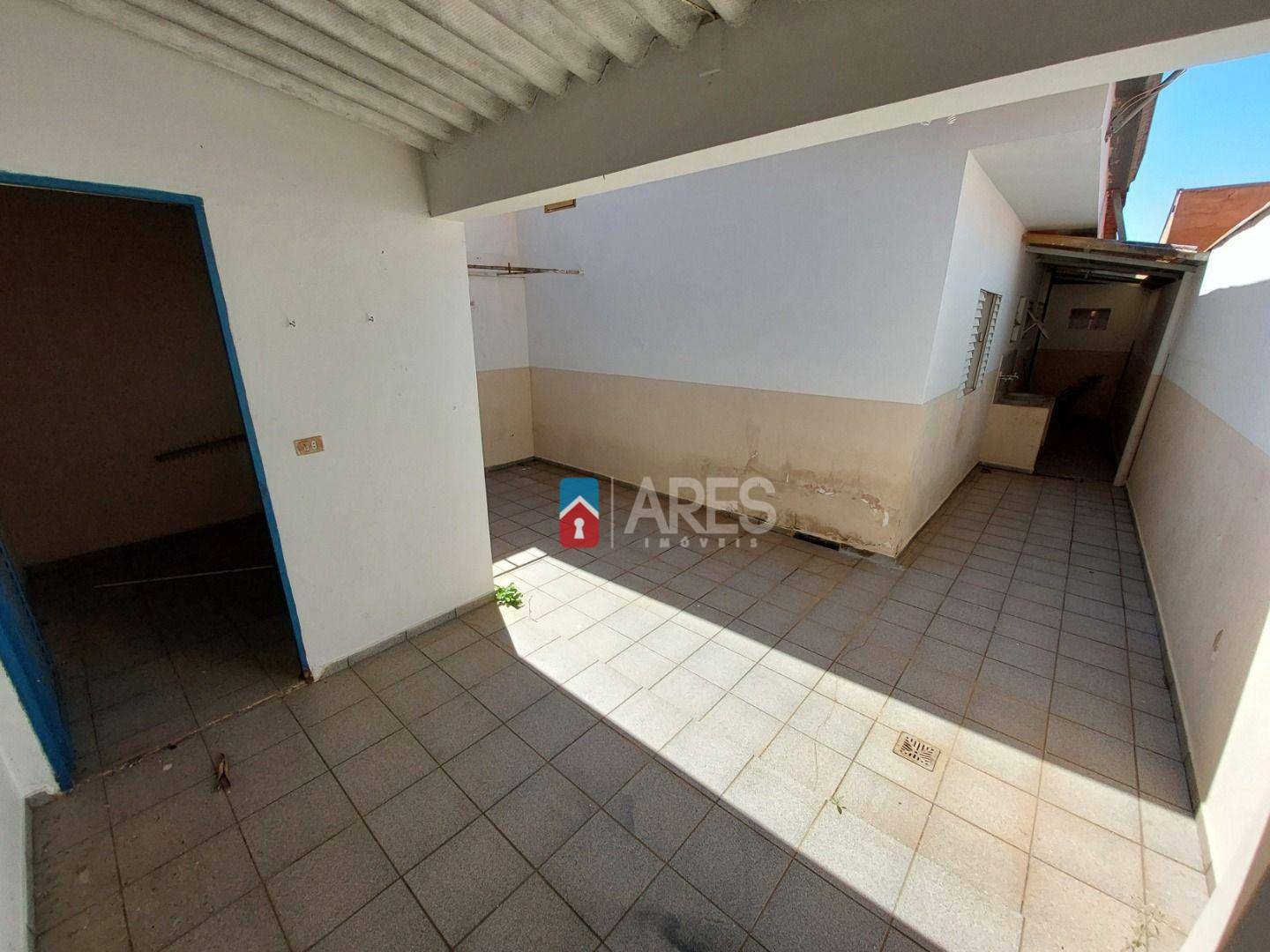 Casa para alugar com 2 quartos, 75m² - Foto 16