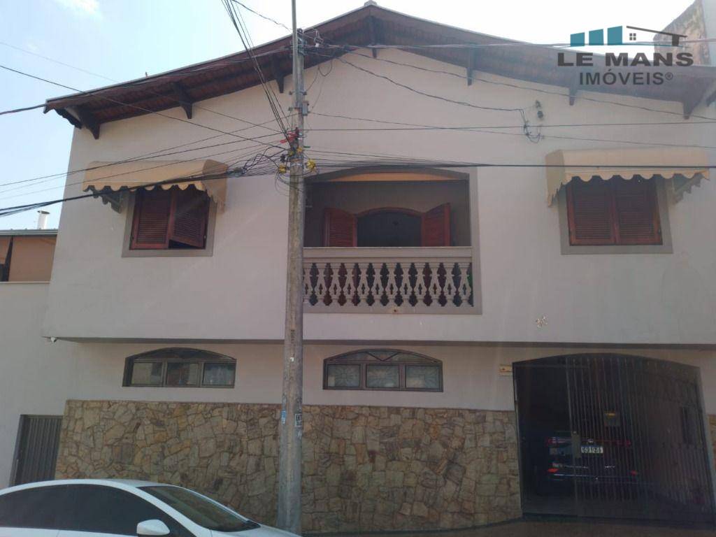 Casa à venda com 3 quartos, 131m² - Foto 1