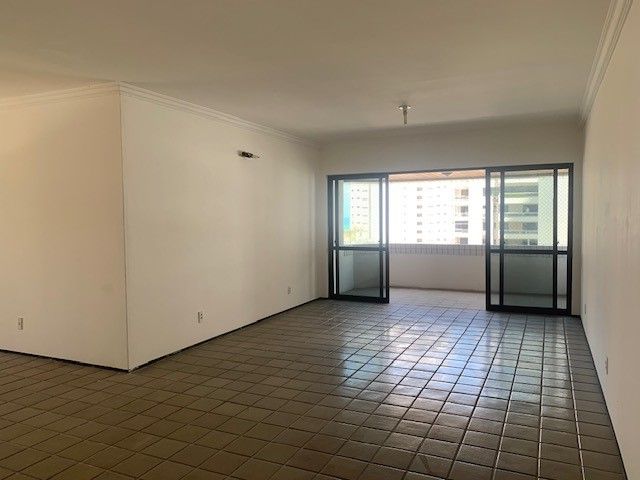 Apartamento à venda com 3 quartos, 180m² - Foto 7