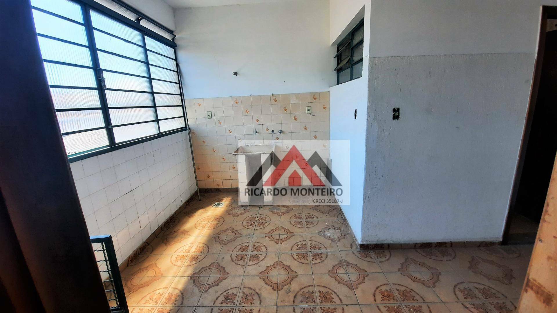 Casa à venda e aluguel com 6 quartos, 199m² - Foto 17