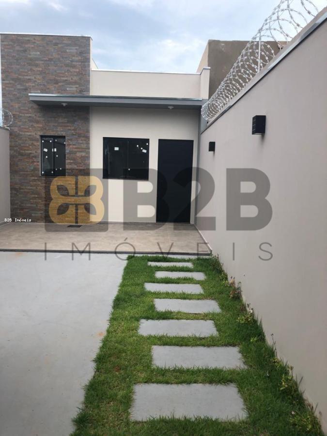 Casa à venda com 2 quartos, 125m² - Foto 2