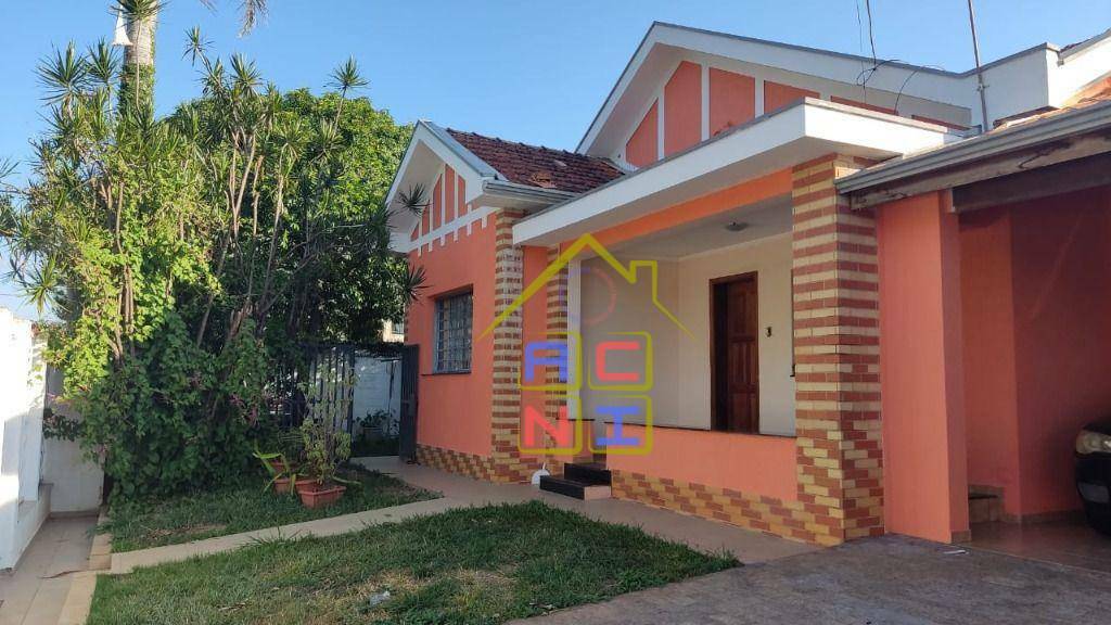 Casa à venda com 3 quartos, 235m² - Foto 1