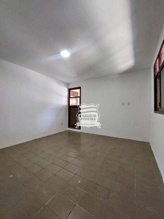 Casa à venda com 6 quartos, 300m² - Foto 19