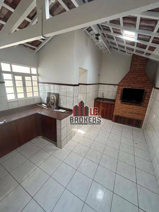 Casa para alugar com 3 quartos, 270m² - Foto 3