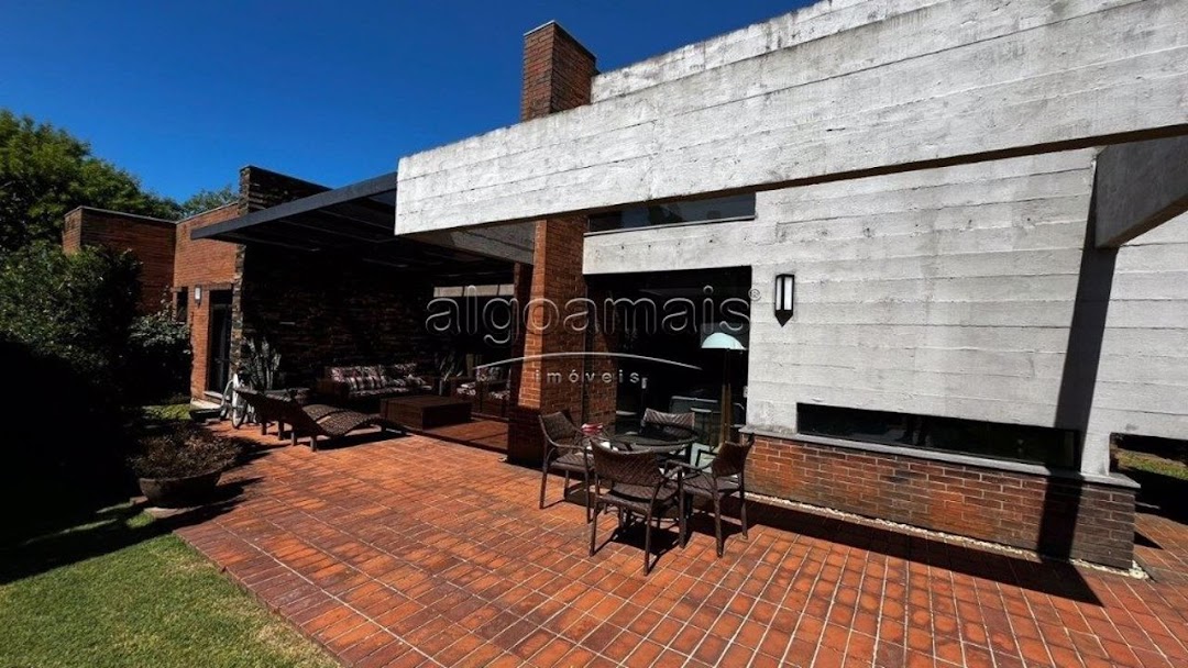 Casa de Condomínio à venda com 4 quartos, 216m² - Foto 2