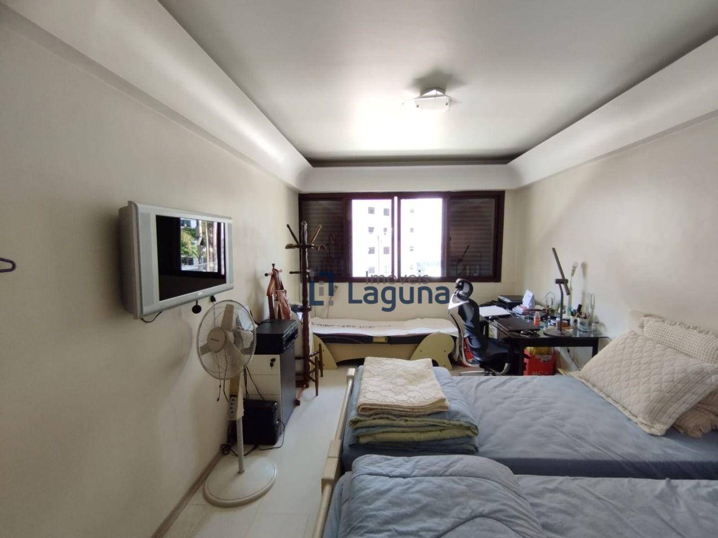 Apartamento à venda com 4 quartos, 240m² - Foto 35