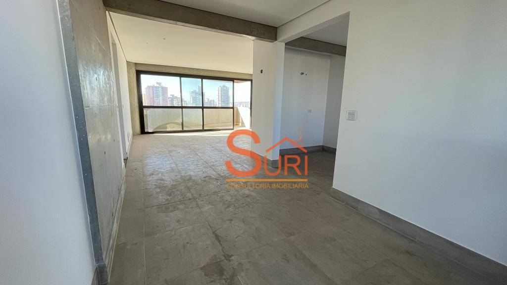 Apartamento à venda com 3 quartos, 165m² - Foto 2