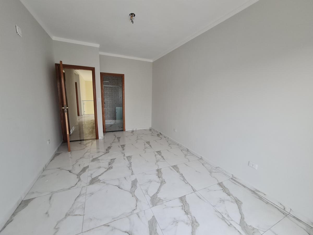 Casa à venda com 3 quartos, 300m² - Foto 2