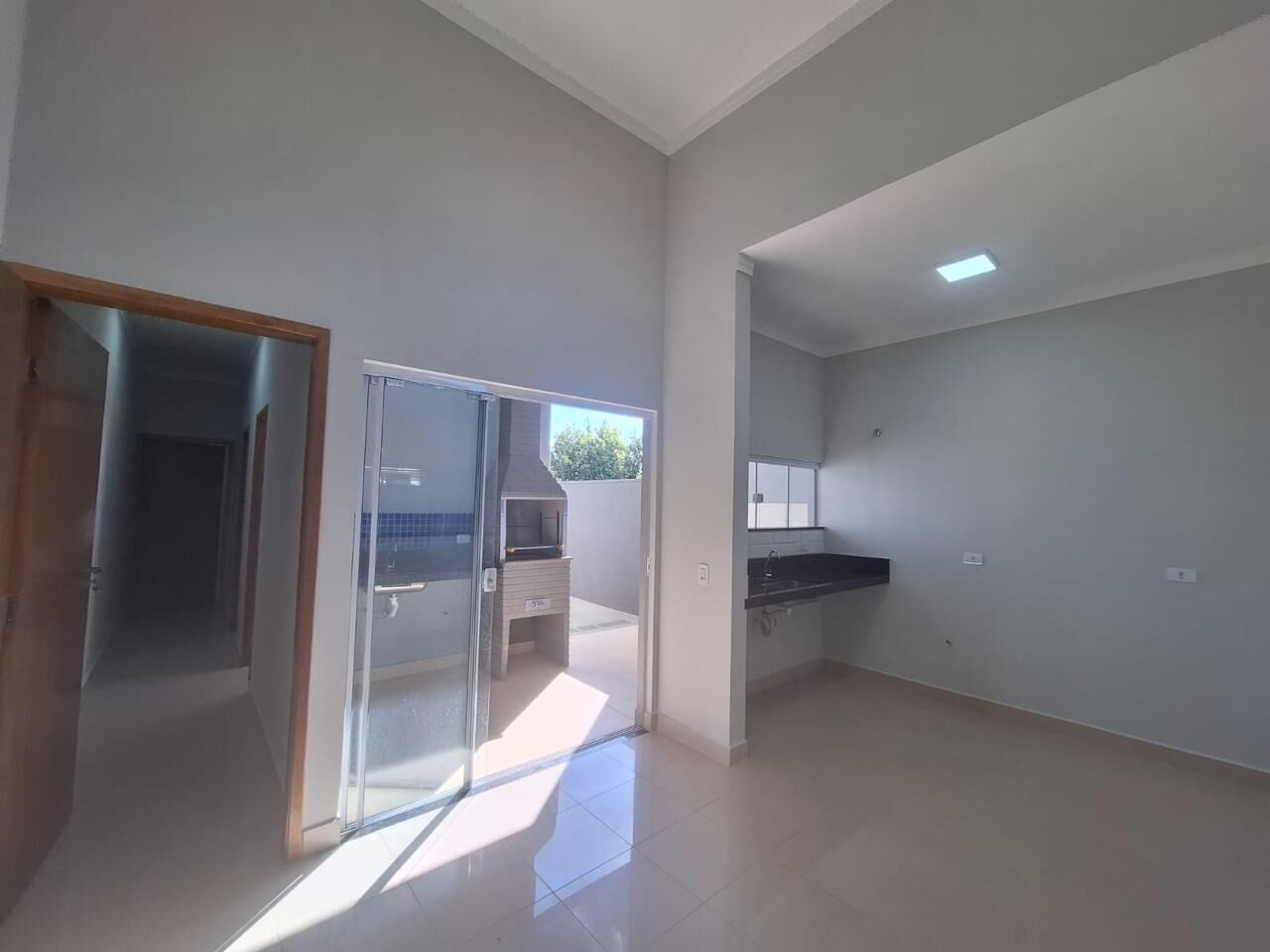 Casa à venda com 2 quartos, 105m² - Foto 4