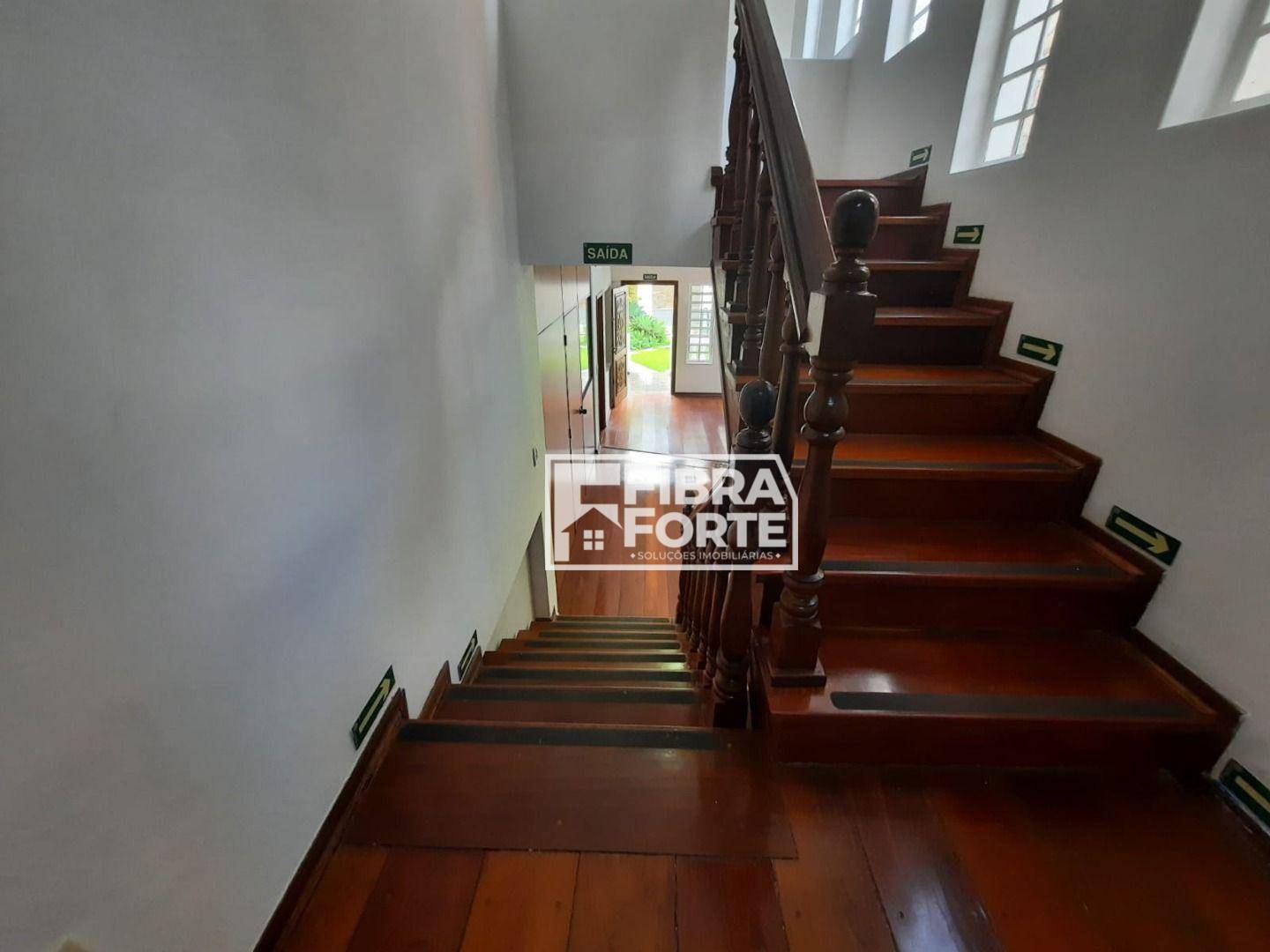 Casa para alugar com 5 quartos, 420m² - Foto 26