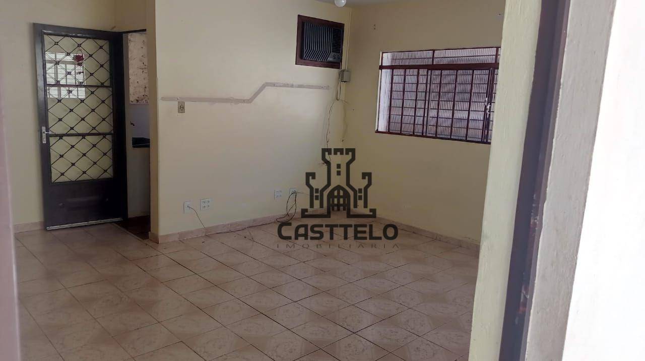 Casa à venda com 3 quartos, 320m² - Foto 7