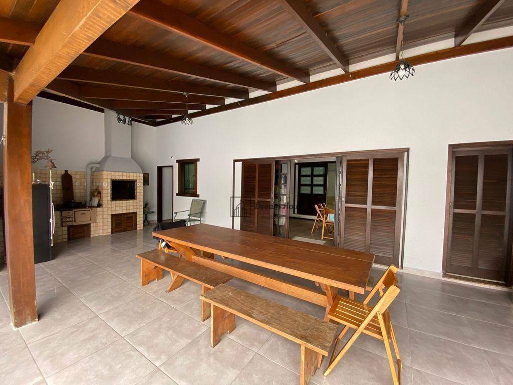 Casa de Condomínio à venda com 4 quartos, 231m² - Foto 15