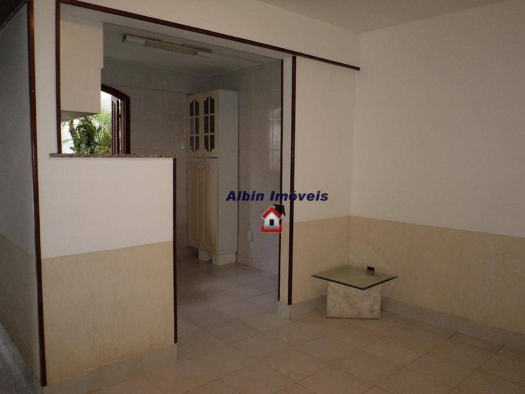 Casa à venda com 5 quartos, 220m² - Foto 25