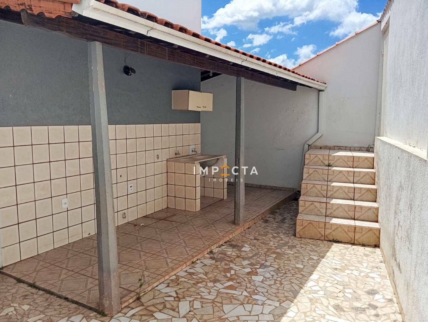 Casa para alugar com 3 quartos, 220m² - Foto 4