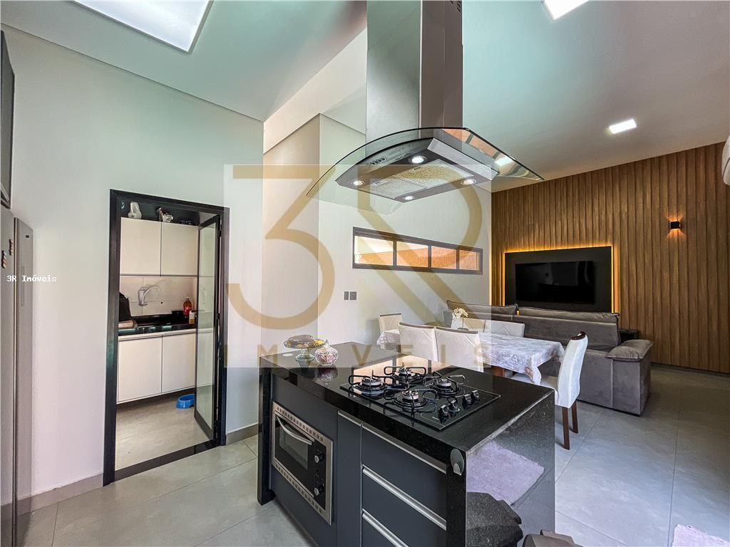 Casa de Condomínio à venda com 3 quartos, 250m² - Foto 4