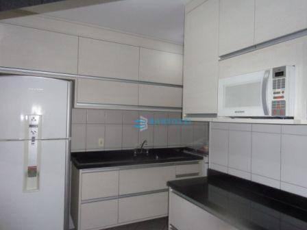 Apartamento à venda com 2 quartos, 70m² - Foto 2