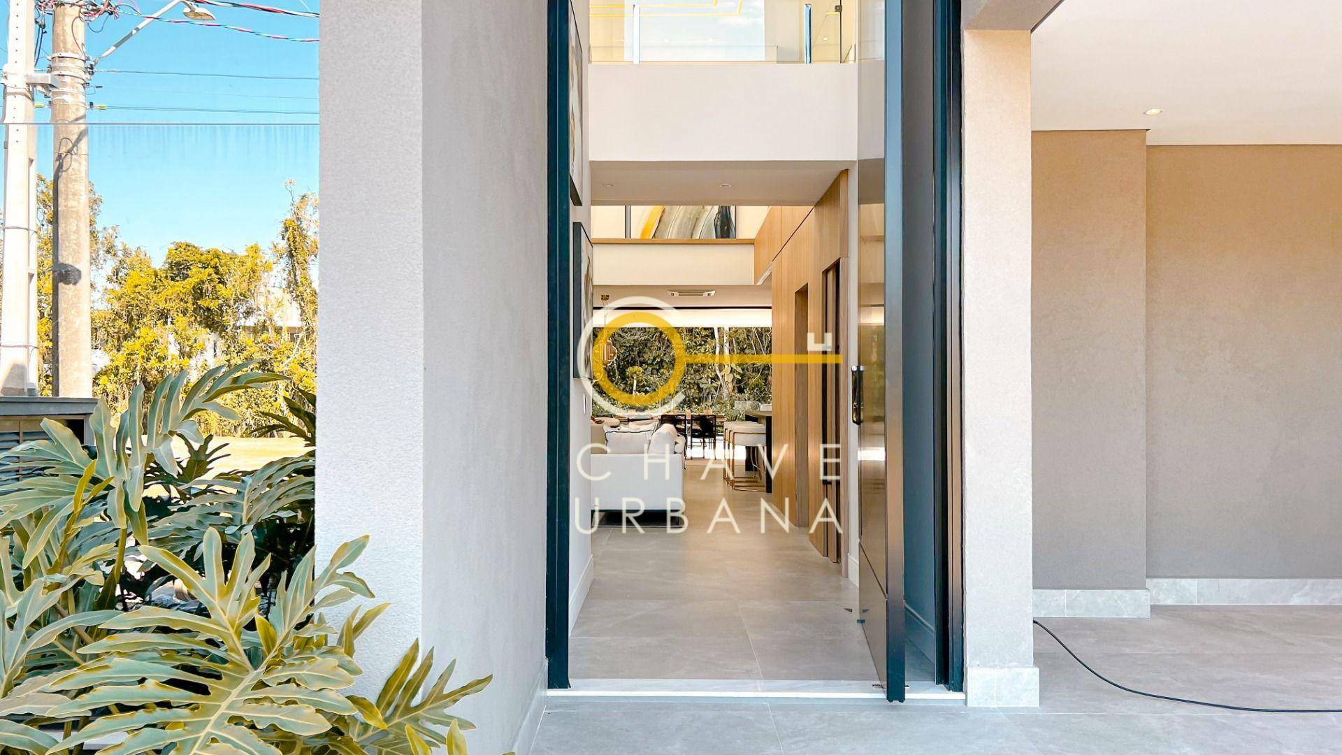 Casa à venda com 6 quartos, 380m² - Foto 1