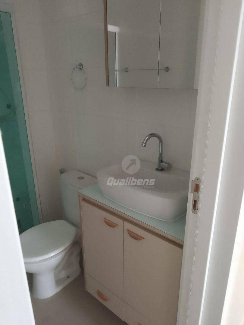 Apartamento para alugar com 3 quartos, 76m² - Foto 8