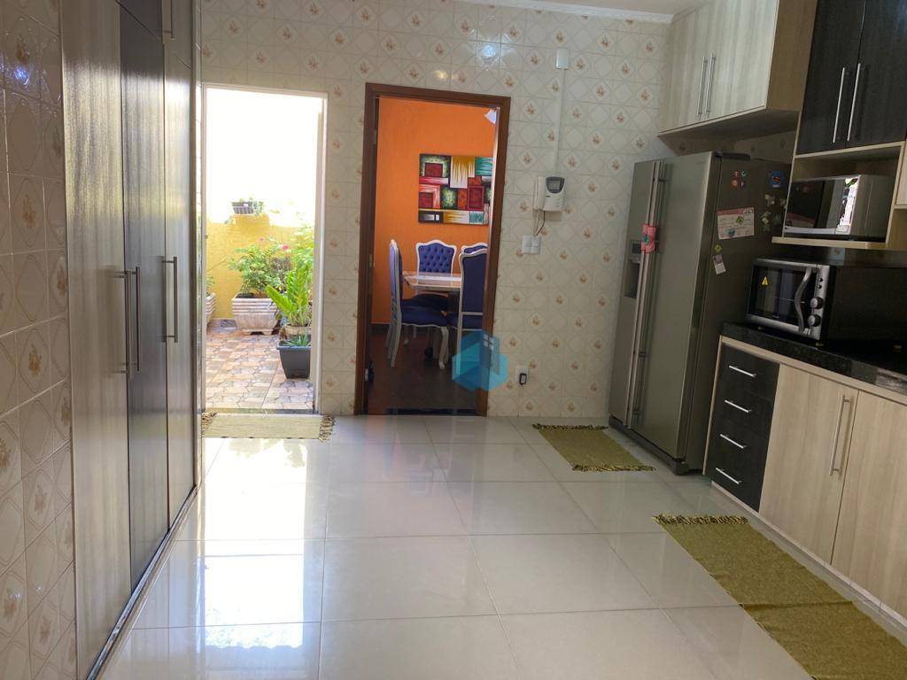 Casa à venda e aluguel com 3 quartos, 160m² - Foto 17