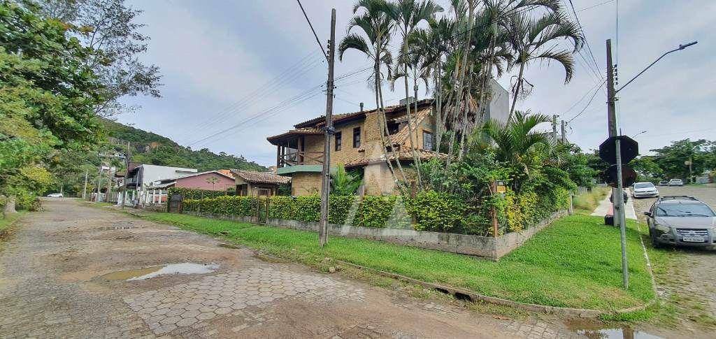 Casa à venda com 3 quartos, 191m² - Foto 2