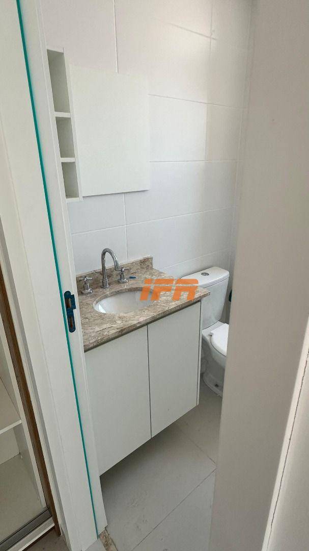 Apartamento para alugar com 2 quartos, 65m² - Foto 11