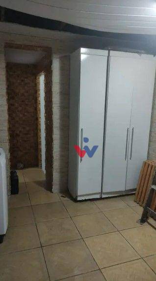 Casa à venda com 3 quartos, 75m² - Foto 2